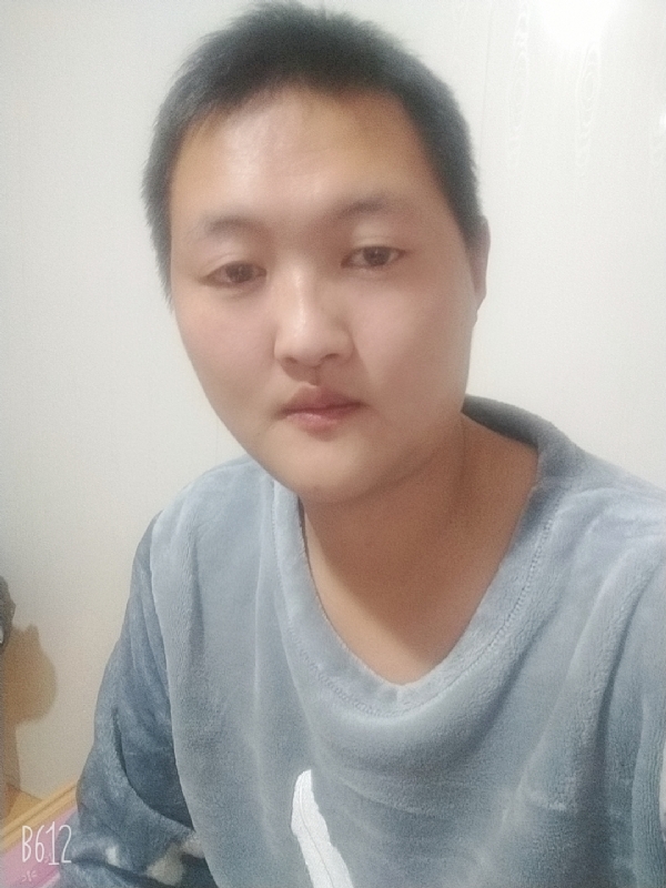 烟圈里透着伤的第一张照片--武夷山相亲网