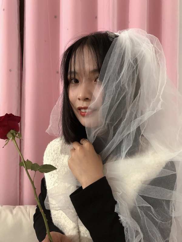 持紫菜包饭的女孩的第一张照片--武夷山相亲网